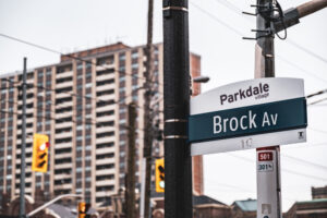 Toronto,,On,Canada,12/27/2019:,Gritty,Parkdale,Apartment,Building.