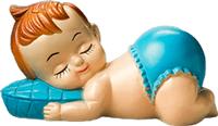 Une figurine de bébé endormi