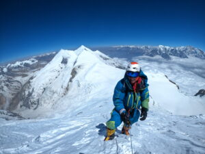 Jill Wheatley en train d’escalader le Dhaulagiri, un mont de 8 167 mètres au Népal