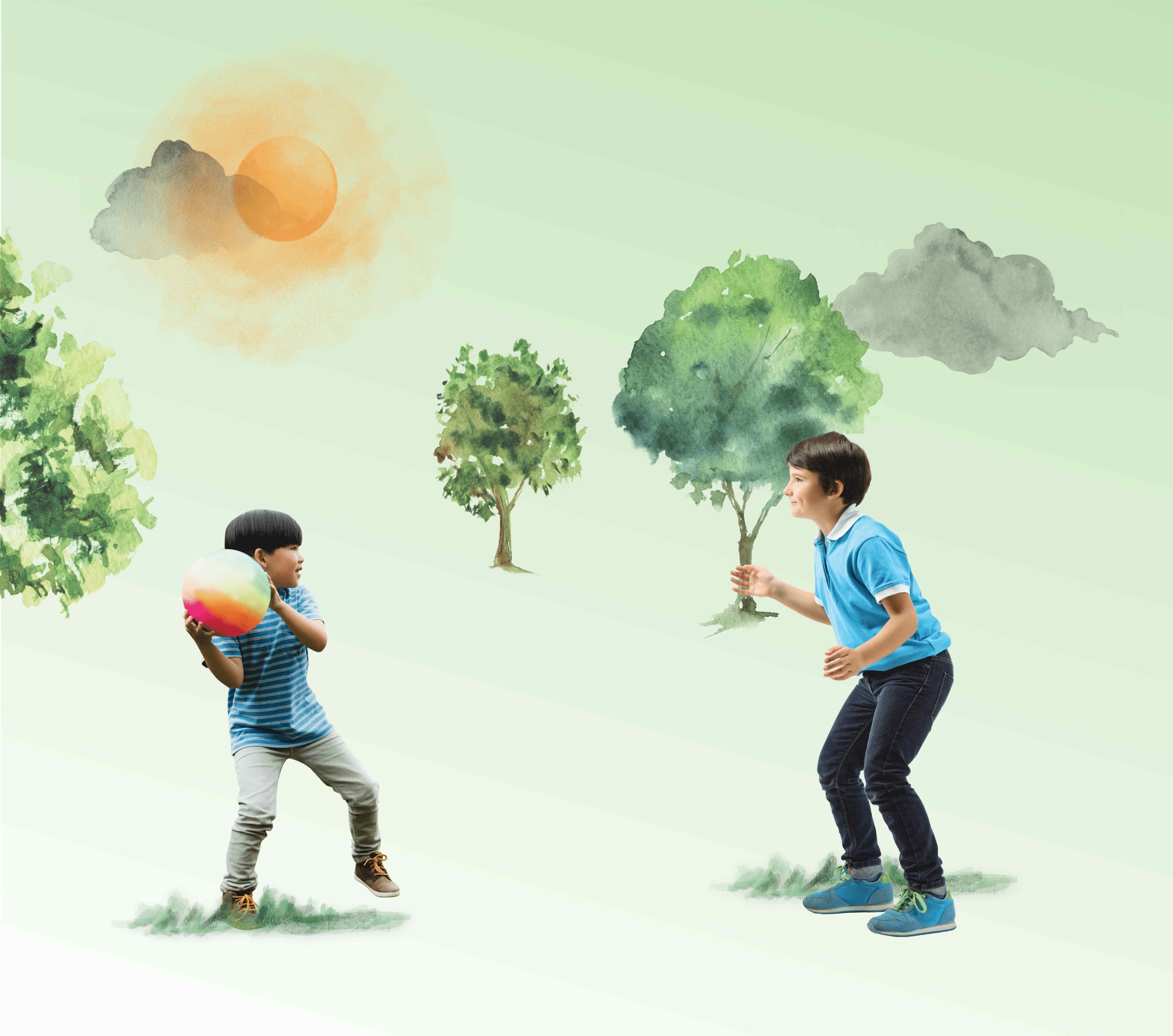 Deux garçons jouent à la tague dans un parc.