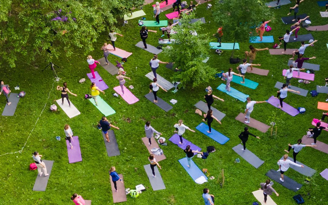 From a drag queen-led fitness event to geocaching: Inspiring 2025 Community Challenge initiatives