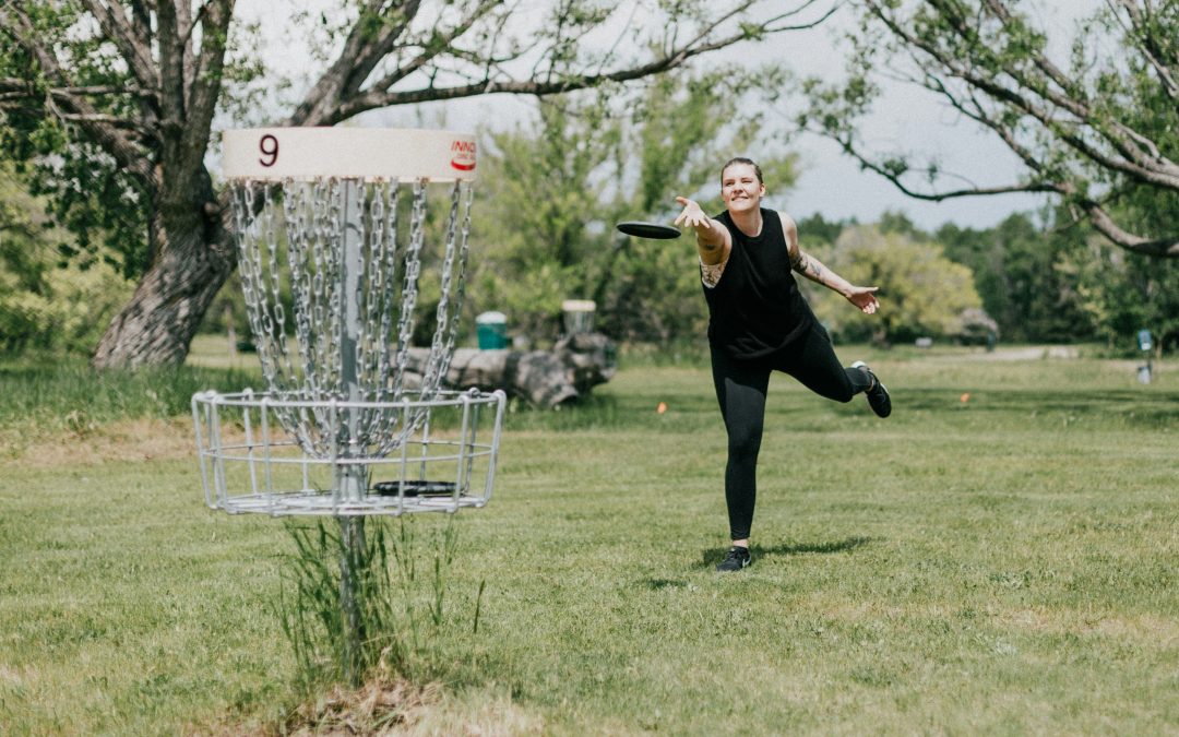 Tout ce qu’il faut savoir sur le disc-golf : un sport accessible et abordable