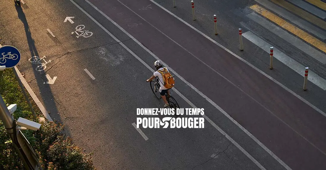 cycleheroSIIlogoonly-fr vue aérienne de nombreux cyclistes sur la route avec le logo donnez-vous du temps pour bouger et optimity